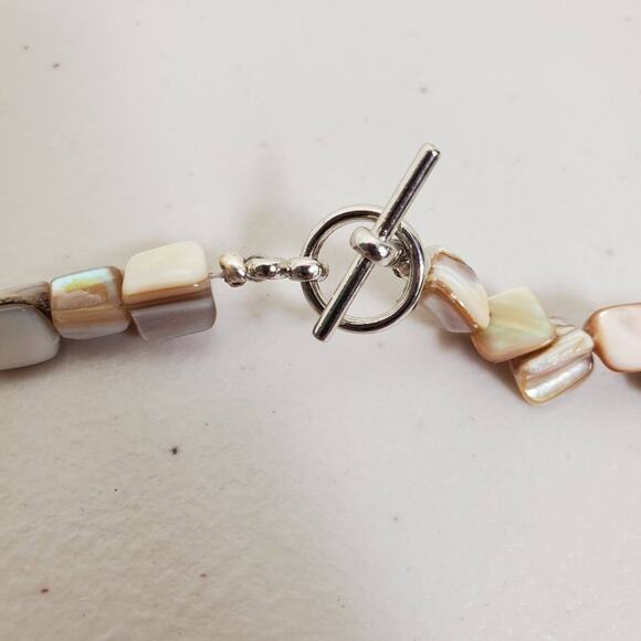 Vintage Mother of Pearl Necklace and Bracelet Set Handcrafted One Size - Picture 4 of 11